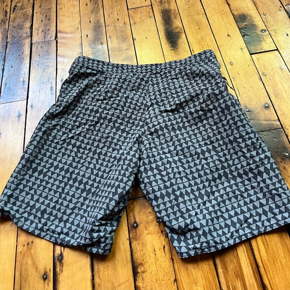 Patagonia Wavefarer Men’s 38 Board Shorts Trunks Worn Wear Geometric Pattern - Picture 6 of 11